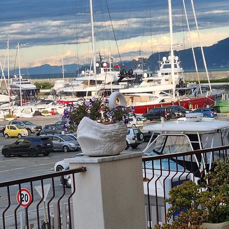 Albergo Stella Di Mare Lavagna Bagian luar foto