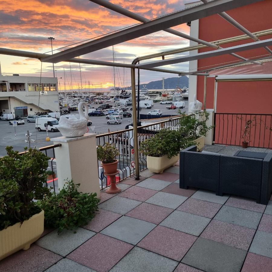 Albergo Stella Di Mare Lavagna Bagian luar foto