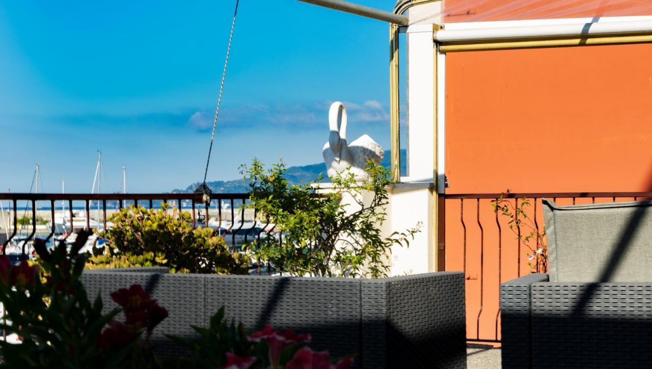 Albergo Stella Di Mare Lavagna Bagian luar foto