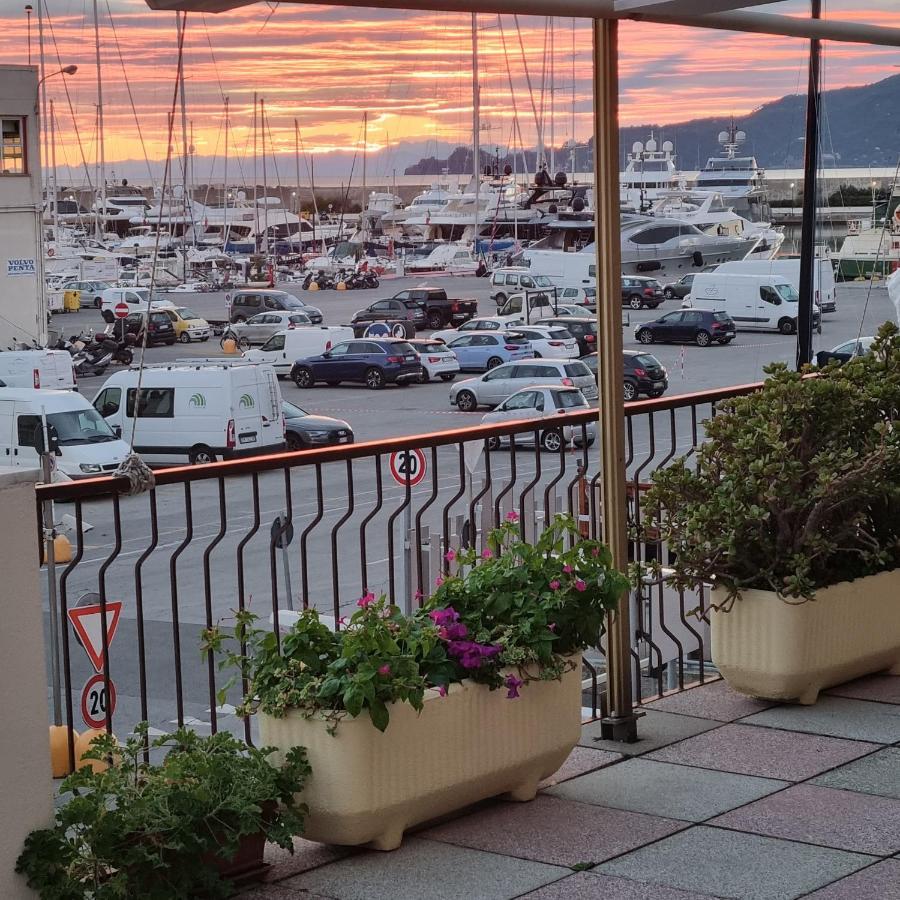 Albergo Stella Di Mare Lavagna Bagian luar foto