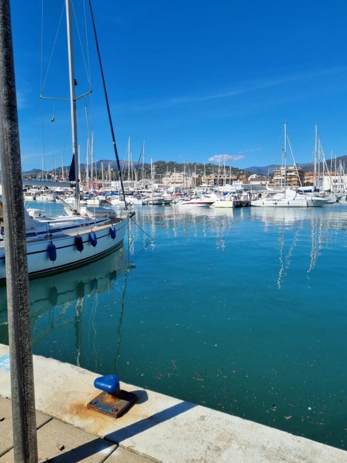Albergo Stella Di Mare Lavagna Bagian luar foto
