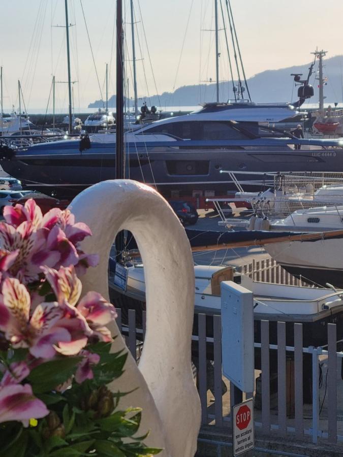 Albergo Stella Di Mare Lavagna Bagian luar foto