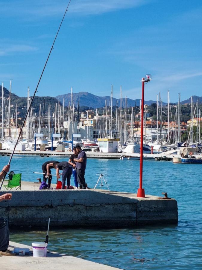 Albergo Stella Di Mare Lavagna Bagian luar foto