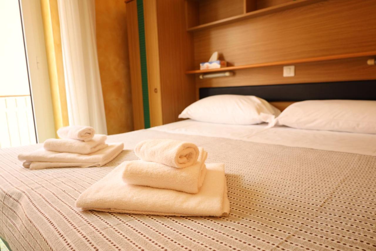 Albergo Stella Di Mare Lavagna Bagian luar foto