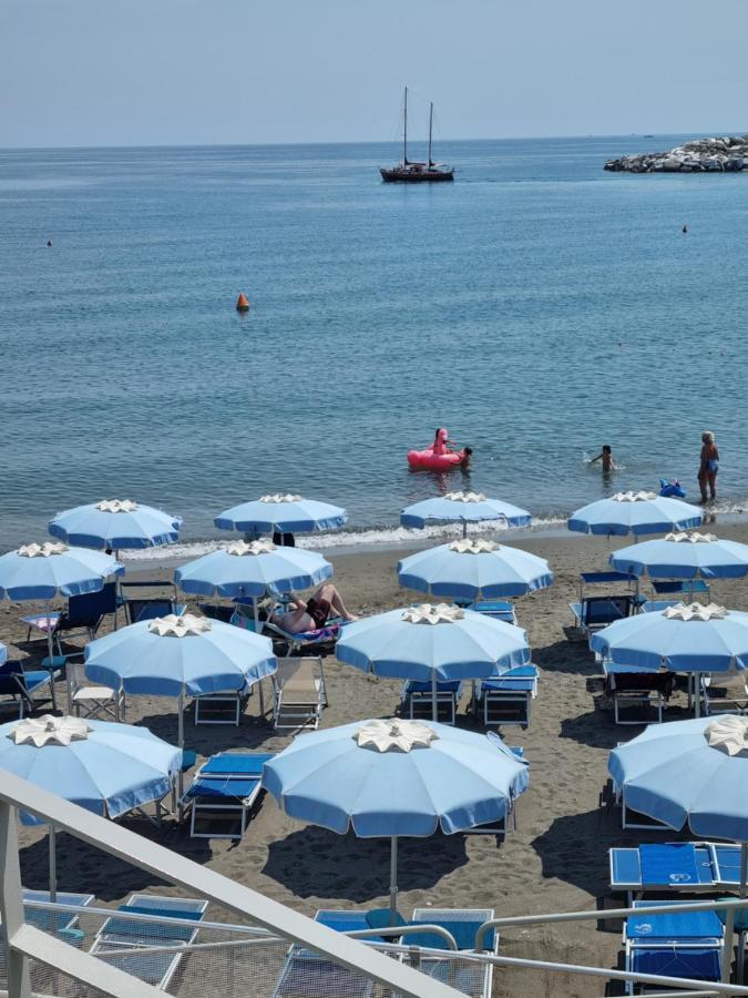 Albergo Stella Di Mare Lavagna Bagian luar foto