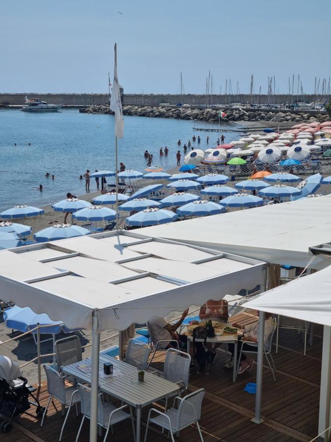 Albergo Stella Di Mare Lavagna Bagian luar foto