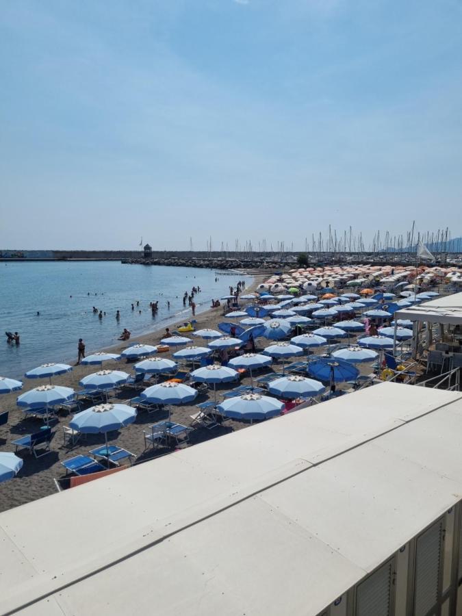 Albergo Stella Di Mare Lavagna Bagian luar foto