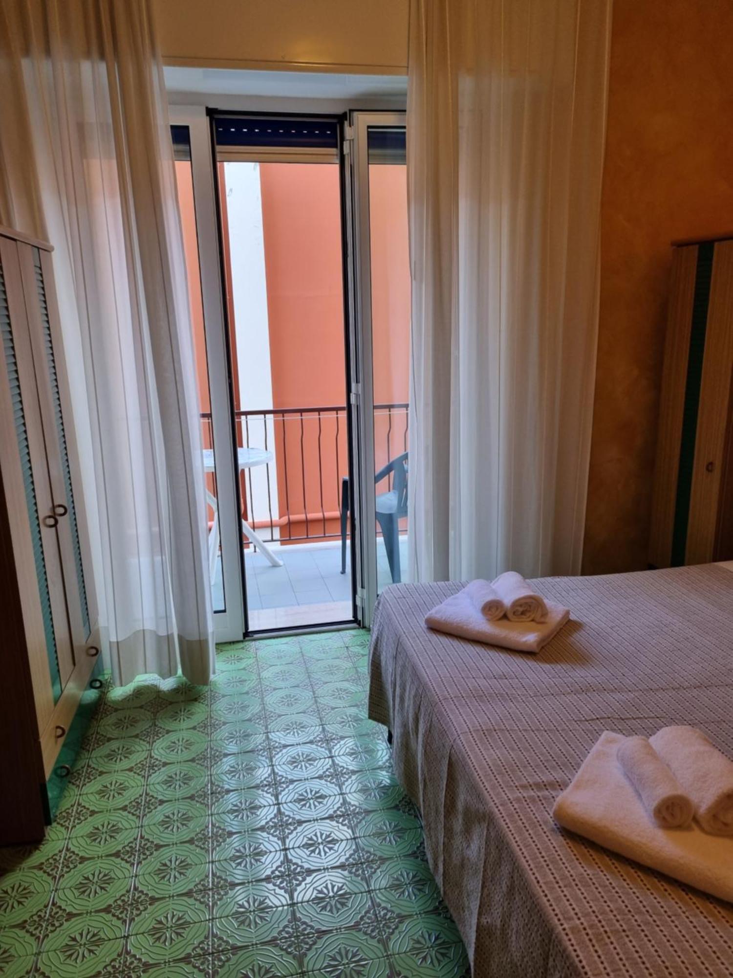 Albergo Stella Di Mare Lavagna Bagian luar foto